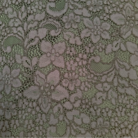 Tory Burch Size 4  Lace Pencil Skirt Scalloped Embroidered Floral Slit @ - Picture 8 of 10